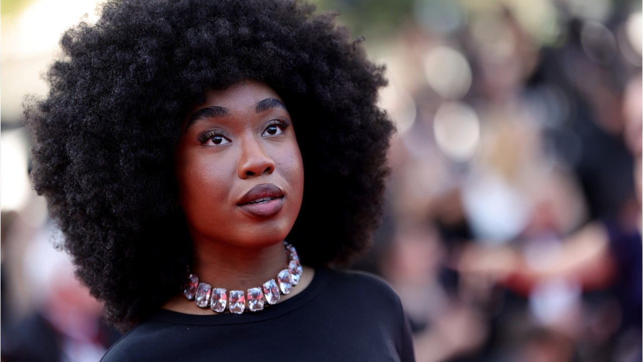 Voici - L’influenceuse Crazy Sally "agressée" p...