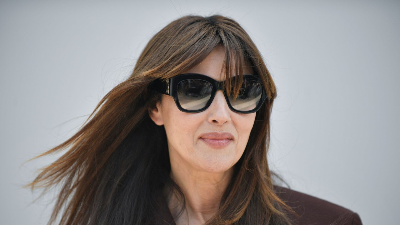 GALA VIDEO - Monica Bellucci officialise son couple avec Tim Burton : “Je connais l'homme, je l'aime”