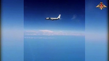 روسيا تعترض 3 طائرات بريطانية في أجوائها.. وتنشر فيديو للواقعة