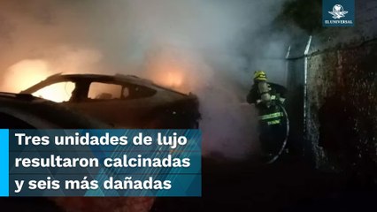 Sujeto con pasamontaña entra a agencia de autos de lujo y les prende fuego