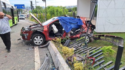 İzmit’te otobüsle çarpışan otomobilde aynı aileden 3 kişi öldü, 3 yaralı