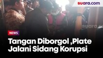 Tangan Diborgol dan Dijaga Ketat Polisi Bersenjata, Johnny Plate Jalani Sidang Perdana Korupsi BTS di PN Jakpus