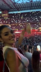 Kural bozan Hande Erçel, sevgilisi Hakan Sabancı'yla sarmaş dolaş pozunu paylaştı