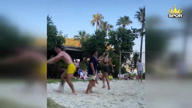 Acun Ilıcalı, Fenerbahçe'nin gündemindeki Perisic'le plaj voleybolu oynadı
