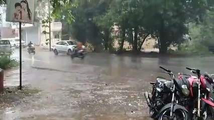 24 घंटे के भीतर औसत 41.3 मिमी हुई बारिश, सड़कों पर भरा पानी