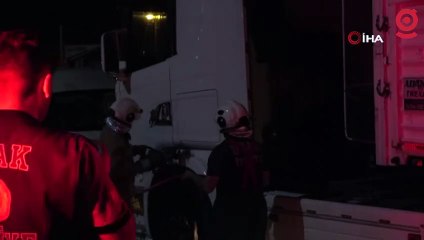 Kendisini araca kilitleyen tır sürücüsü polise zor anlar yaşattı