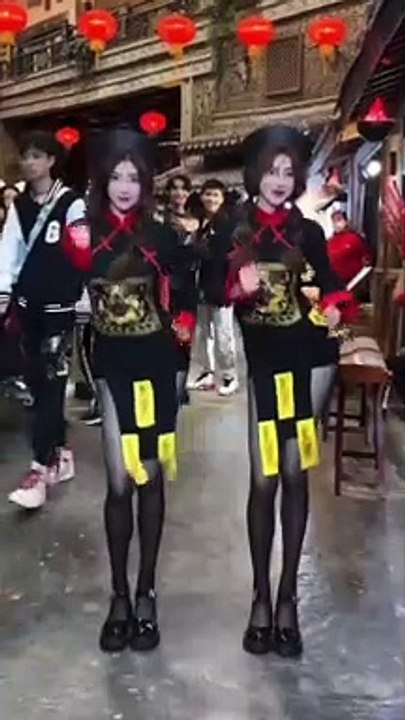 Tiktok twins girl dance and sing