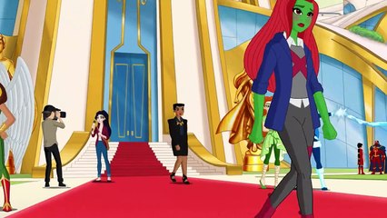 DC Super Hero Girls : L'Héroïne de l'année Bande-annonce (EN)