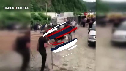Panik dolu anlar! İpini koparan boğa kurban pazarını birbirine kattı
