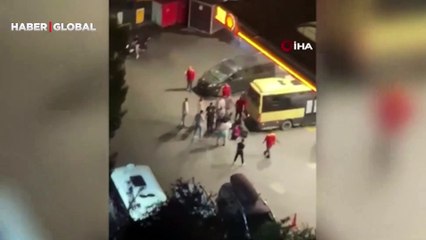 Beyoğlu'nda kan donduran görüntüler! Gençlerin üzerine aracı böyle sürdü