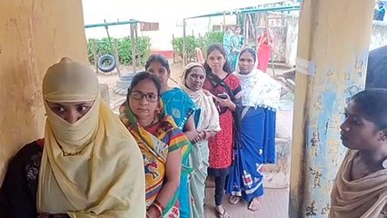 उपचुनाव की वोटिंग जारी, भारी बारिश में वोटरों में दिखा उत्साह, देखें VIDEO