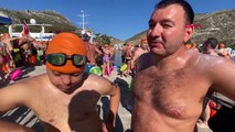 Down sendromlu sporcu Gökhan Kotan'dan dünyada bir ilk! 7 kilometreyi yüzerek geçti