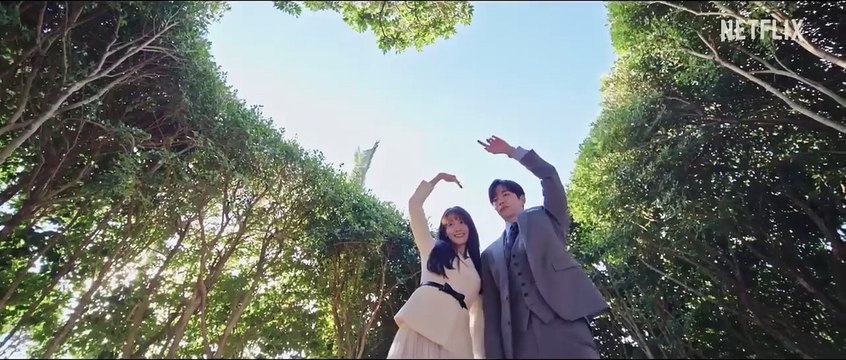 L'Empire du sourire - saison 1 Bande-annonce VO