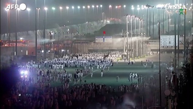 La Mecca, pellegrini musulmani salgono sul Monte Arafat per il culmine dell'hajj