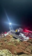 1 tonne de drogue a été retrouvée dans le camion qui s'est écrasé devant le commissariat au Brésil