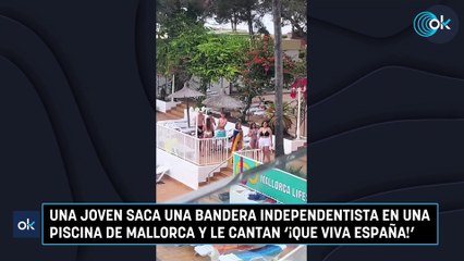 Una joven saca una bandera independentista en una piscina de Mallorca y le cantan 'Que viva España'