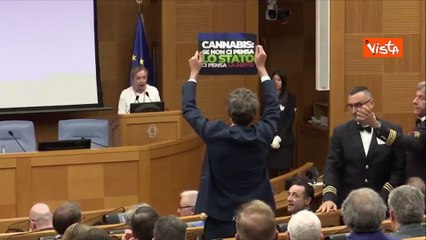 Magi contesta Meloni durante convegno sulla droga, lei replica: "Non mi faccio intimidire"