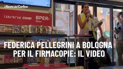 Federica Pellegrini a Bologna per il firmacopie: il video