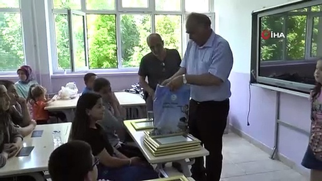 Les étudiants qui étudient dans des villages reculés sont devenus les premiers à l'école