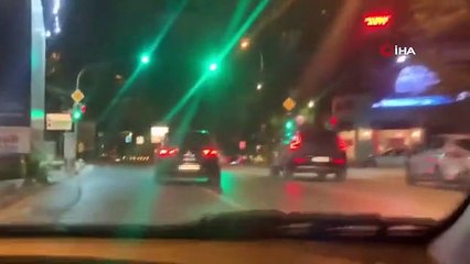 Kadıköy'de sivil ekiplerin önünde makas atan sürücü kamerada