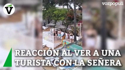 La graciosa reacción de unos jóvenes al ver a una turista con la Señera en una piscina de Mallorca