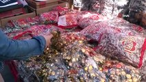 Afyonkarahisar'da semt pazarlarında Arife günü yoğunluğu