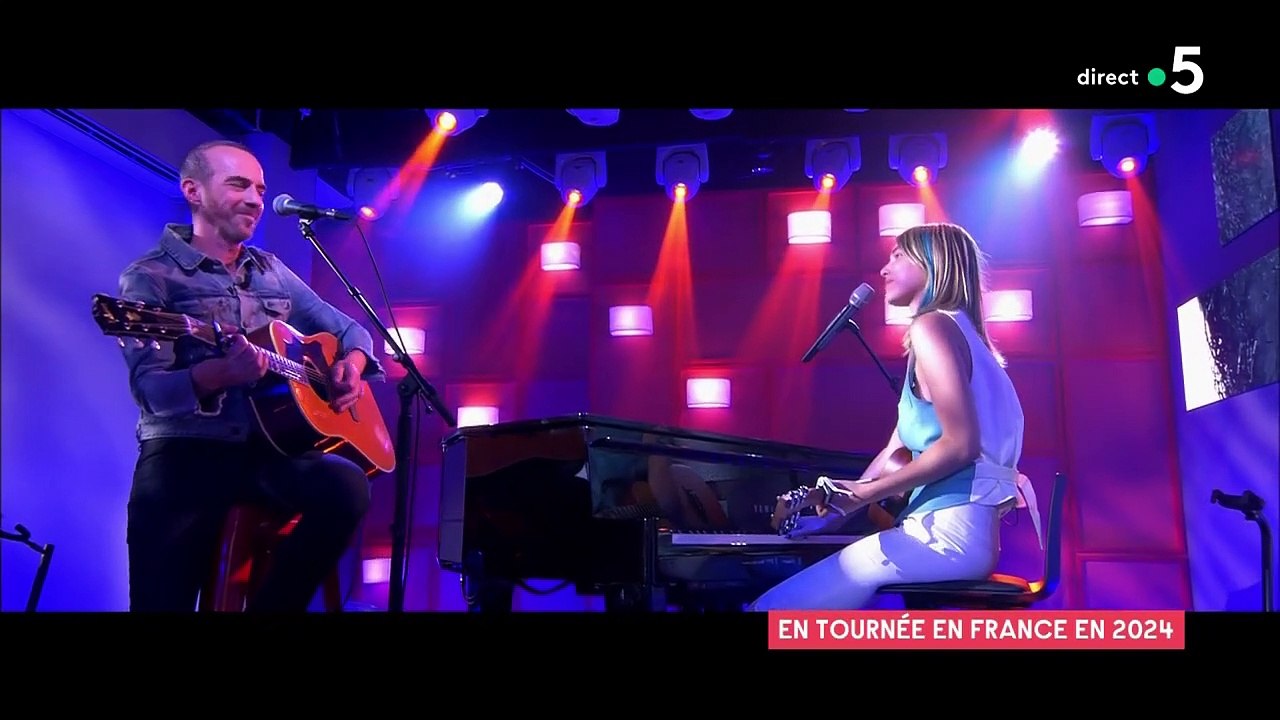 Calogero et Marie Poulain chantent "Le hall des départs" dans "C à vous"