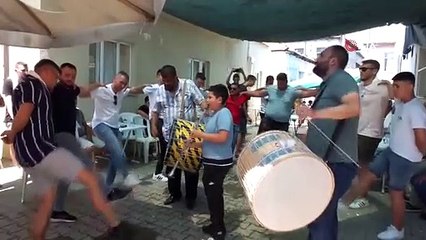 Balıkesir'de Davullu Klarnetli Keşkek Dövme Geleneği Devam Ediyor