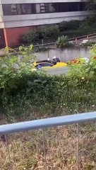 Nanterre: Regardez le moment où le policier tire sur un conducteur de 17 ans qui tente de fuir un contrôle routier alors qu'il a été interpellé par les forces de l'ordre - VIDEO