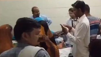 ग्वालियर: तेज रफ्तार ट्रैक्टर ट्रॉली पलटी, मची चीख पुकार और खून से सनी सड़क