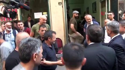 Bakan Tekin Erzurum'da vatandaşlarla bayramlaştı