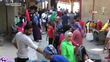 Hatay'da molozların arasında bayram alışverişi