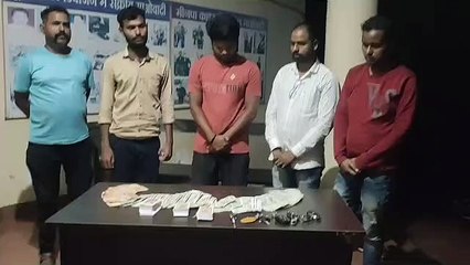 पहाड़ों पर जा कर युवक खेल रहे थे जुआ, पुलिस ने लाखों रुपए बरामद कर किया गिरफ्तार, देखें VIDEO