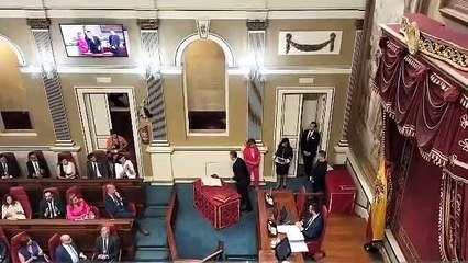 Ovación a Ángel Víctor Torres tras la toma de posesión de su escaño en la XI Legislatura