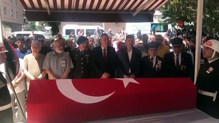 Un vétéran chypriote a fait ses adieux à son dernier voyage avec des prières