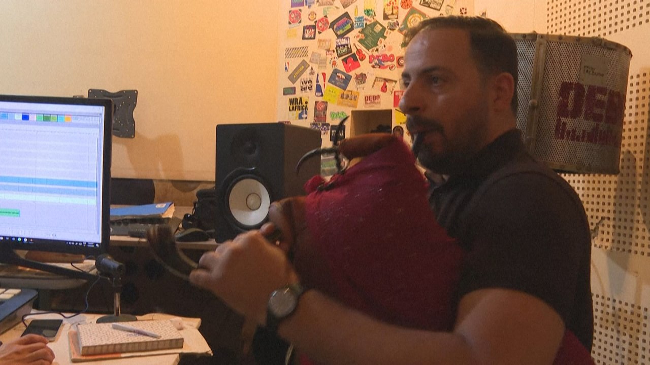 Le mezoued, la cornemuse tunisienne, trouve un nouveau souffle