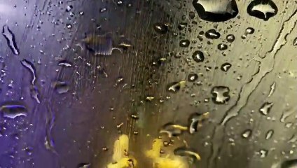 Dos vehículos quedaron varados tras la fuerte lluvia en la colonia La Estancia