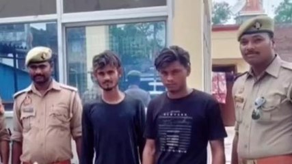 बलरामपुर: पुलिस ने दो अभियुक्तों को चोरी के सामान के साथ किया गिरफ्तार