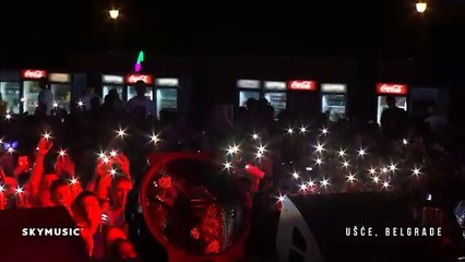Teya Dora chante son tube "Džanum" en live