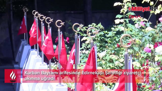 Edirnekapı Şehitliği'nde arife yoğunluğu