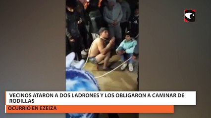 Vecinos ataron a dos ladrones y los obligaron a caminar de rodillas