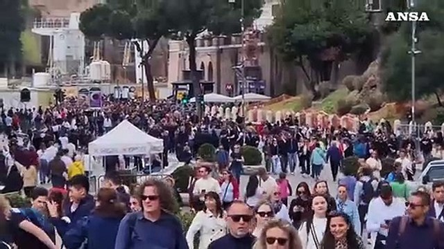 E' caro vacanze, boom dei prezzi di biglietti e hotel