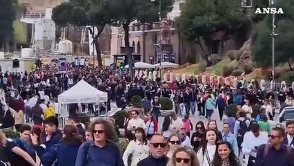 E' caro vacanze, boom dei prezzi di biglietti e hotel