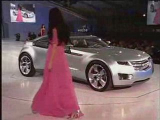 Kevan Hall fashions featured at GM Style www.gm.com/style