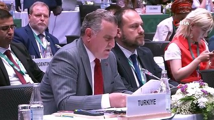 Le ministre Osman Askin Bak à Bakou