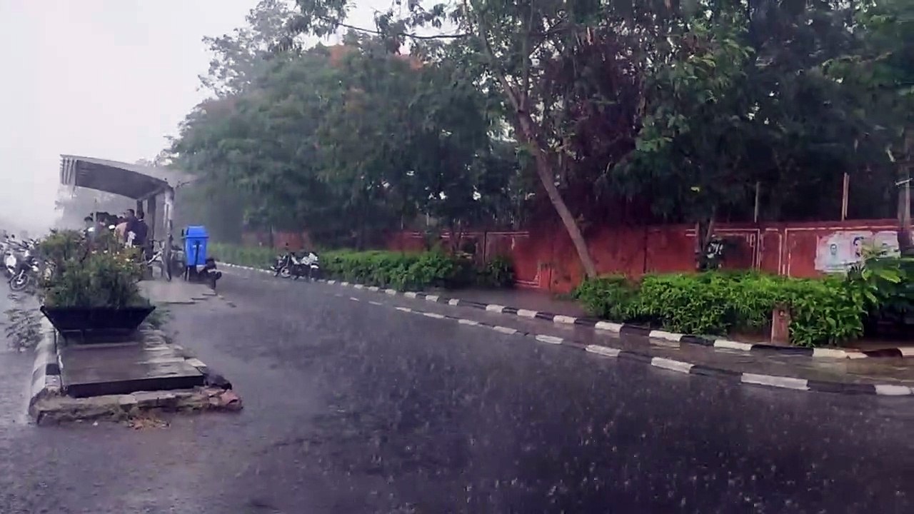 weather news: छितराई बारिश के बाद धूप की आंख मिचौली
