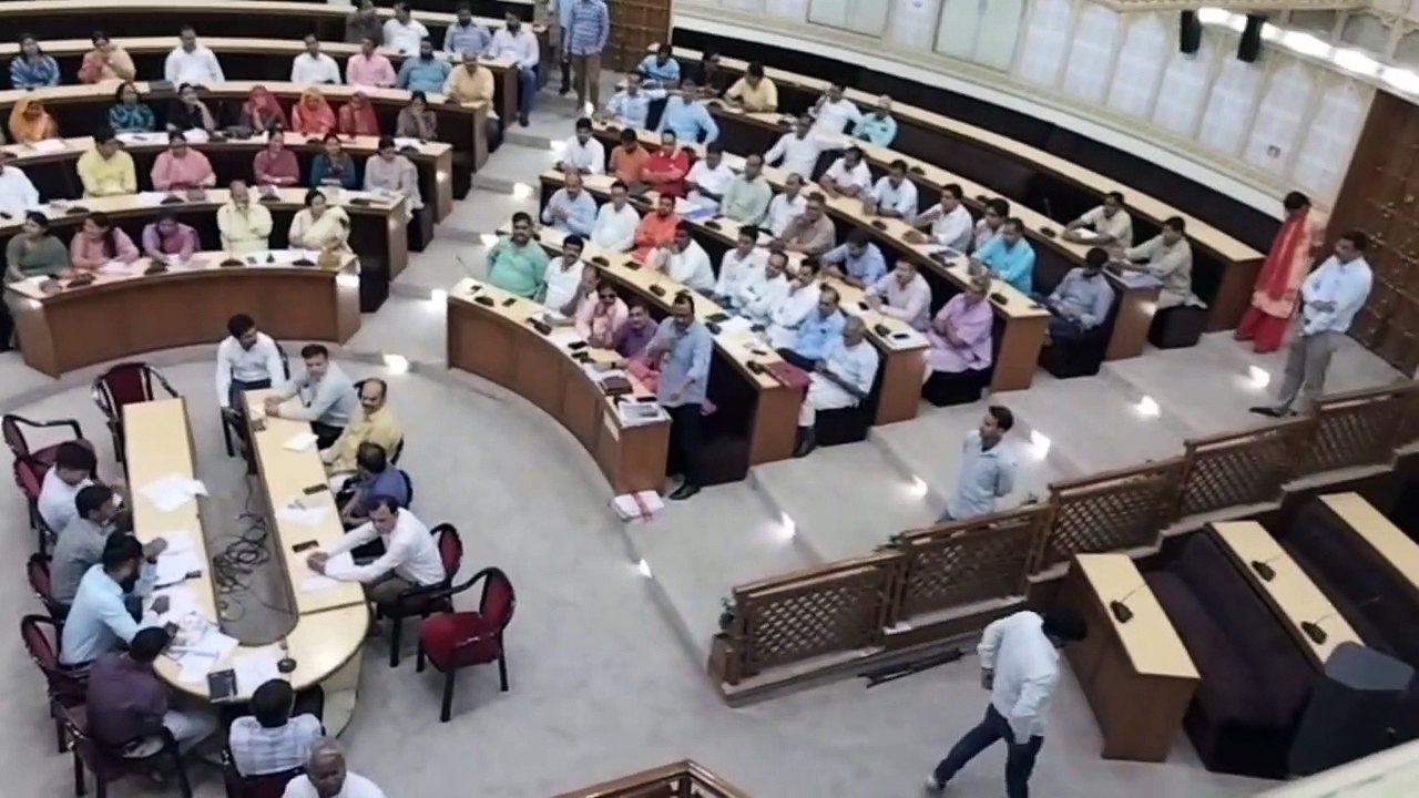 विपक्ष रहा चुप, सत्ता पक्ष ही लड़ा...उप महापौर...