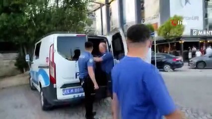 Tramvay durağında kavgaya karışan şahıs güvenlik görevlisine saldırdı