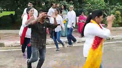नुक्कड़ नाटक से दिया 'हम बदलेंगे, जग बदलेगा' का संदेश