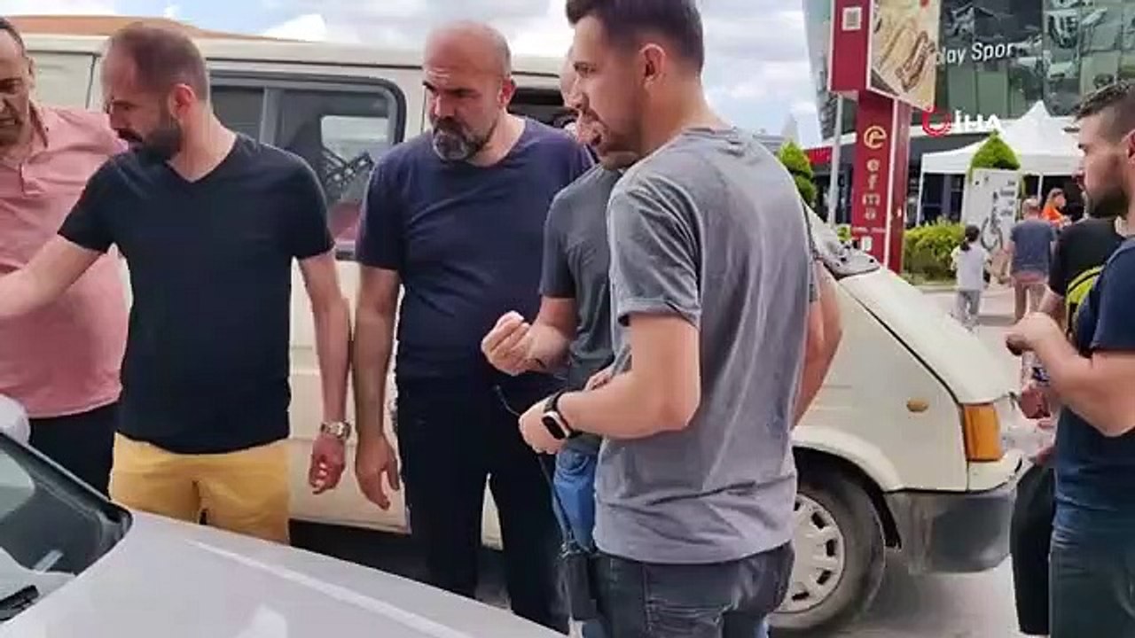 Une balle a touché le véhicule en cours à Bursa
